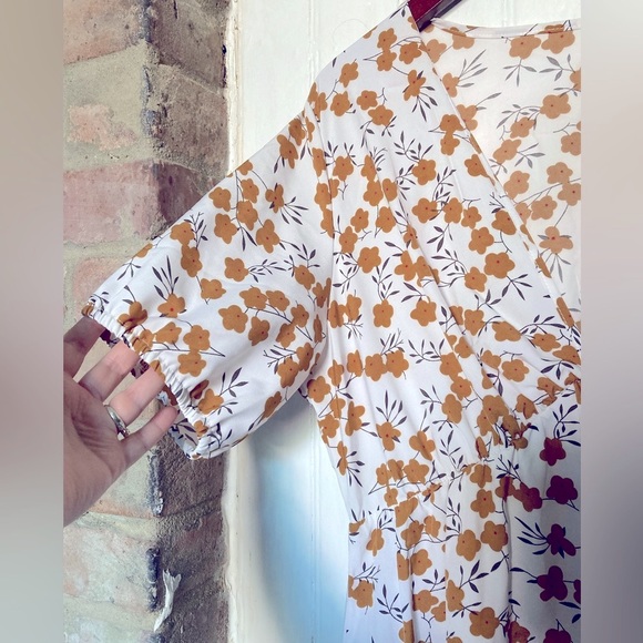 *3 for $20* SHEIN dress, floral print, v-neck, ruffled hem, size 0XL. - Picture 2 of 9